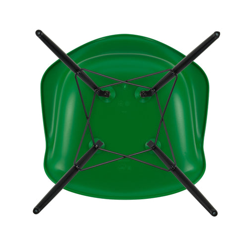 Cadeira de Braços Plástica Eames DAW / Base Ácer Preto